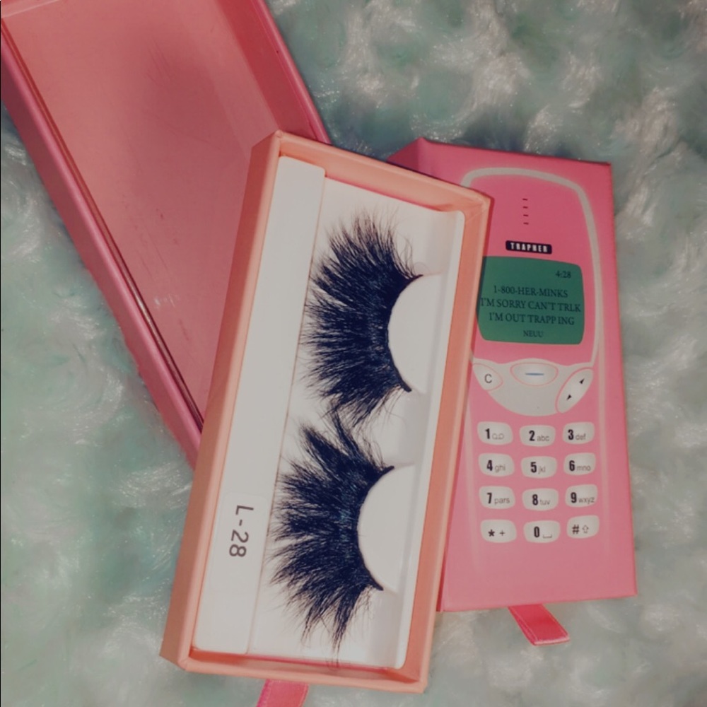 Lashes - Picture 3 of 4